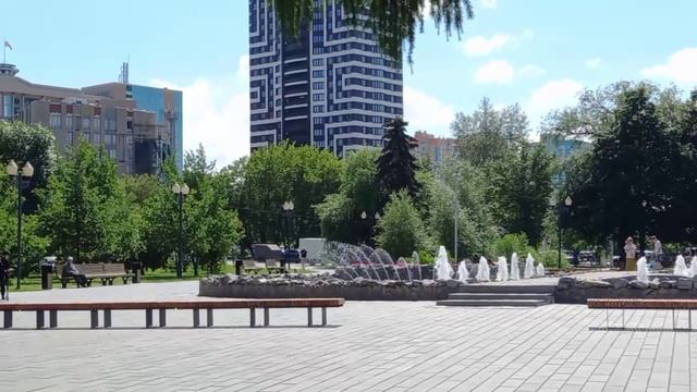 Фонтан в сквере Дзержинского.