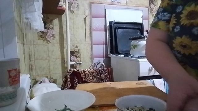 Суп куриный, салат из того, что было, и вкуснейшие горячие бутерброды.
