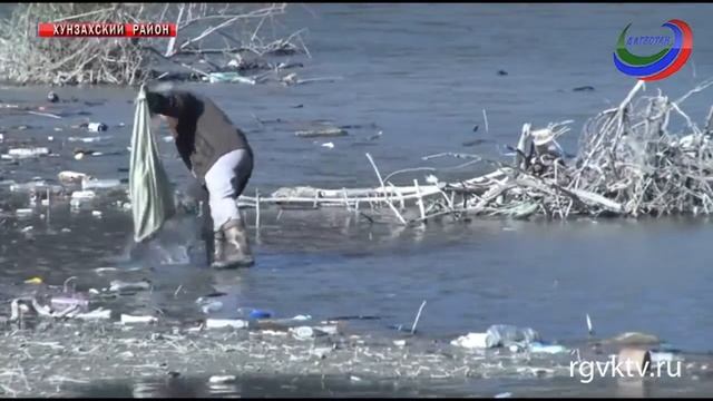 На Гоцатлинском водохранилище провели масштабный субботник