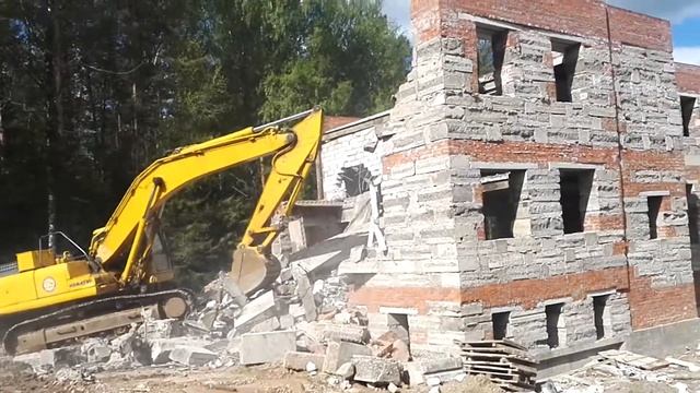 Снос здания Экскаватор Komatsu PC300