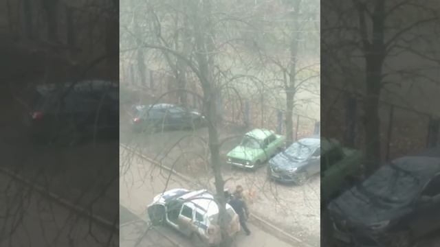 Видео силовой мобилизации в Кривом Роге

Двое полицейских в сопровождении сотрудника ТЦК скрутили му