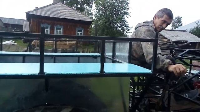 Первые метры вездехода с поворотным мостом.вездеход болотоход