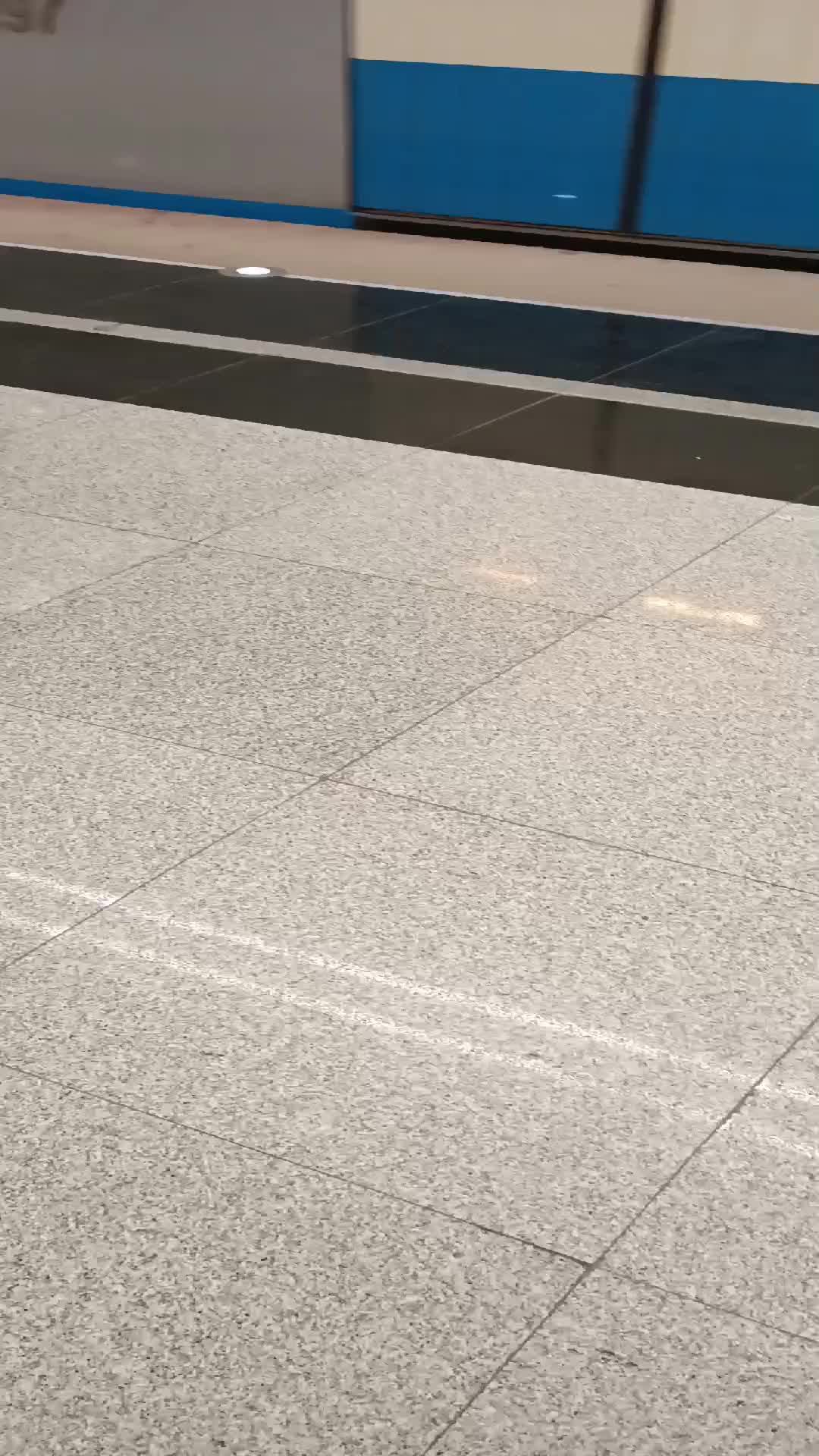 в метро
