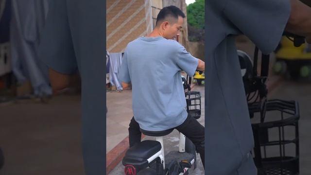 妹妹肚子餓了，奶奶給她炒的蛋竟被嫌棄，還好爸爸早有準備【奶奶有乖孫】