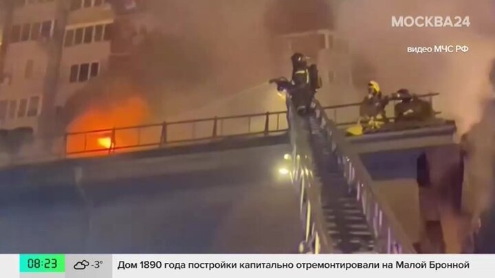 Новости регионов: крыша здания загорелась в Краснодаре в ночь на 23 января