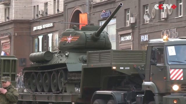 New Weapons Debut in Moscow Parade Rehearsal