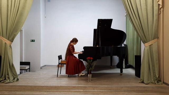 Лидия Букур 14 лет И С Бах Прелюдия и фуга c-moll  ХТК II том