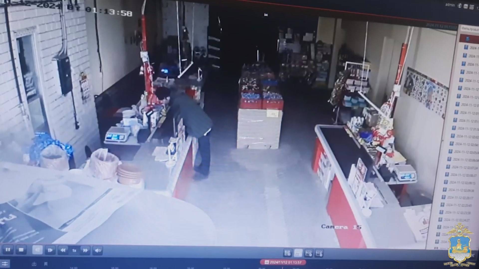 Запойный житель костромского райцентра проник в магазин и пытался сыграть в прятки с охраной
