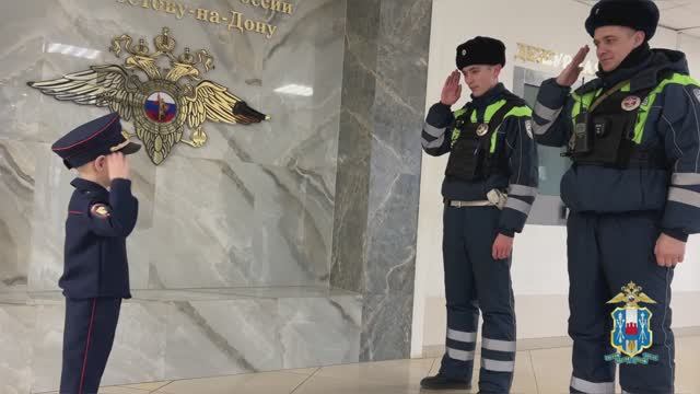 Руководитель городского Управления МВД исполнил новогоднюю мечту юного ростовчанина
