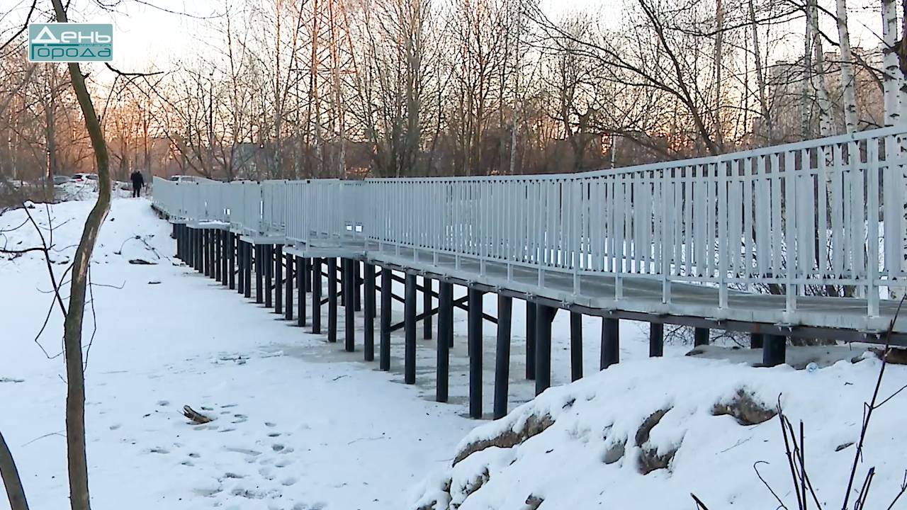 Новый пешеходный мост установили через Шуваловский канал