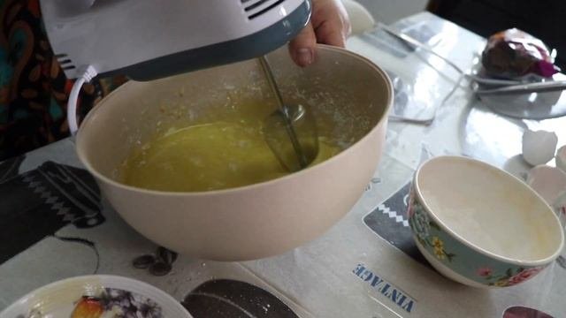 Easy Vanilla Sponge Cake Without Oven Recipe | How To Make Basic Fluffy Sponge Cake |
