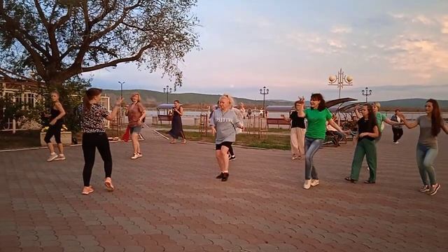 Тренировка по зумбе от Лады Кочиновой