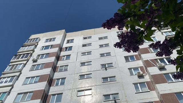 Пакет воды с 9 этажа почти попал на Машину…