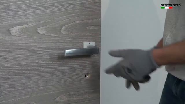 Установка дверной ручки