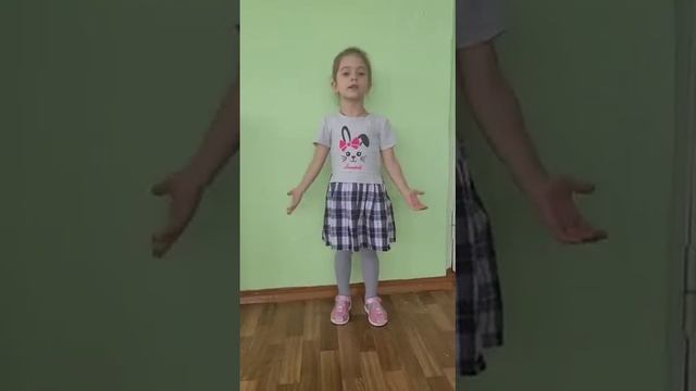 Малина  С. 4 года  МБДОУ "Детский сад Магистральный" читает стихотворение С.Михалкова