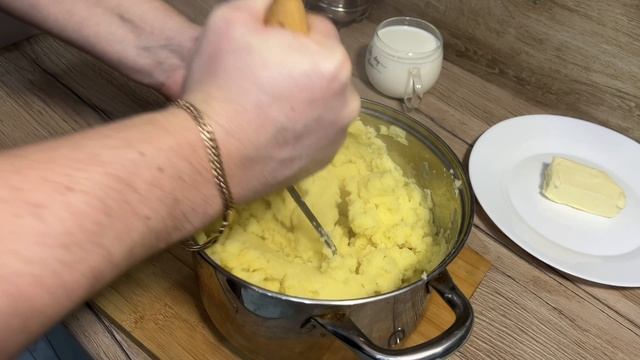 Стейки свинины в луково-брусничном соусе с пюре картофельным 🔥🔥🔥