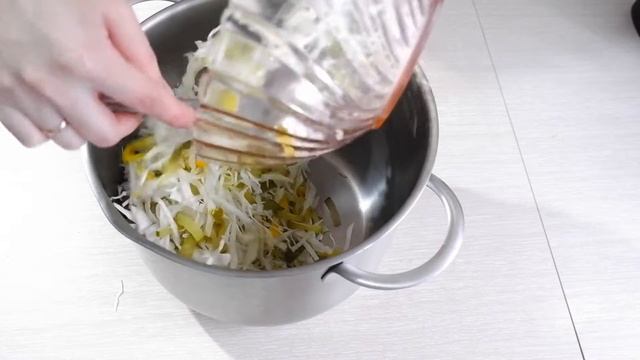 Необычный салат из капусты с овощами
