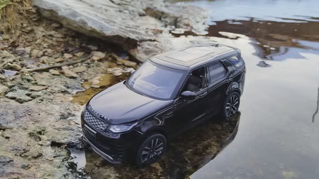 Обзор Land Rover Discovery пятого поколения в масштабе 1:24