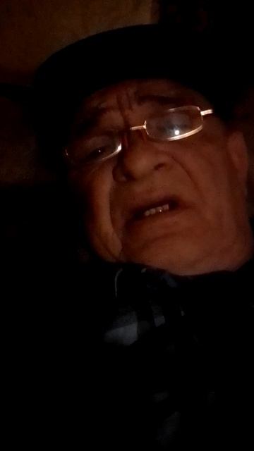 Не с кем поговорить.