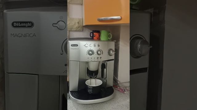 Кофе машина DeLonghi Magnifica