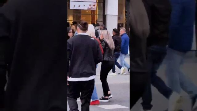 Дарите девушкам цветы без повода
