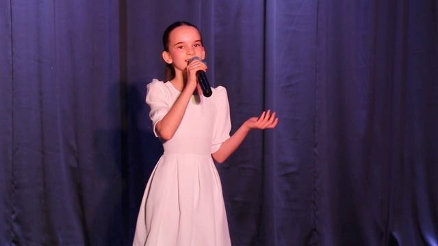 Анна Коновалова. А снег идëт.mp4