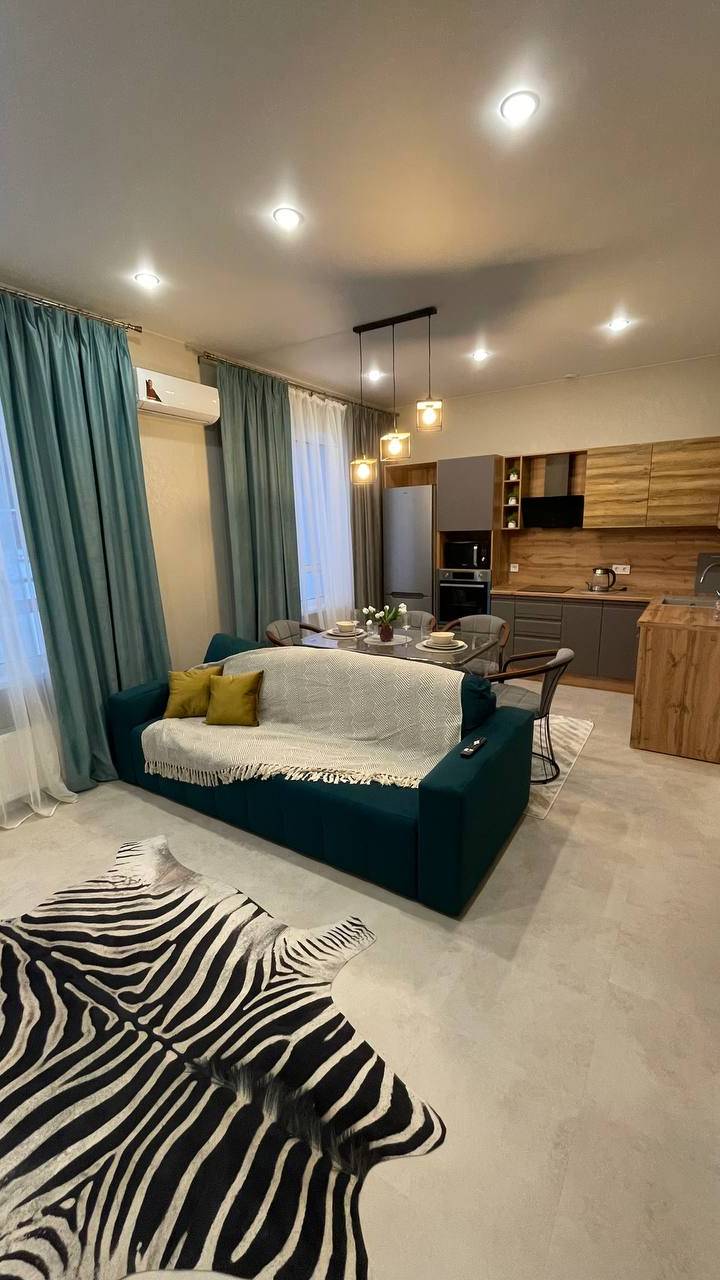 Аренда квартиры с террасой OK!LAND г. Тюмень  ул. Сергея Свиридова 7