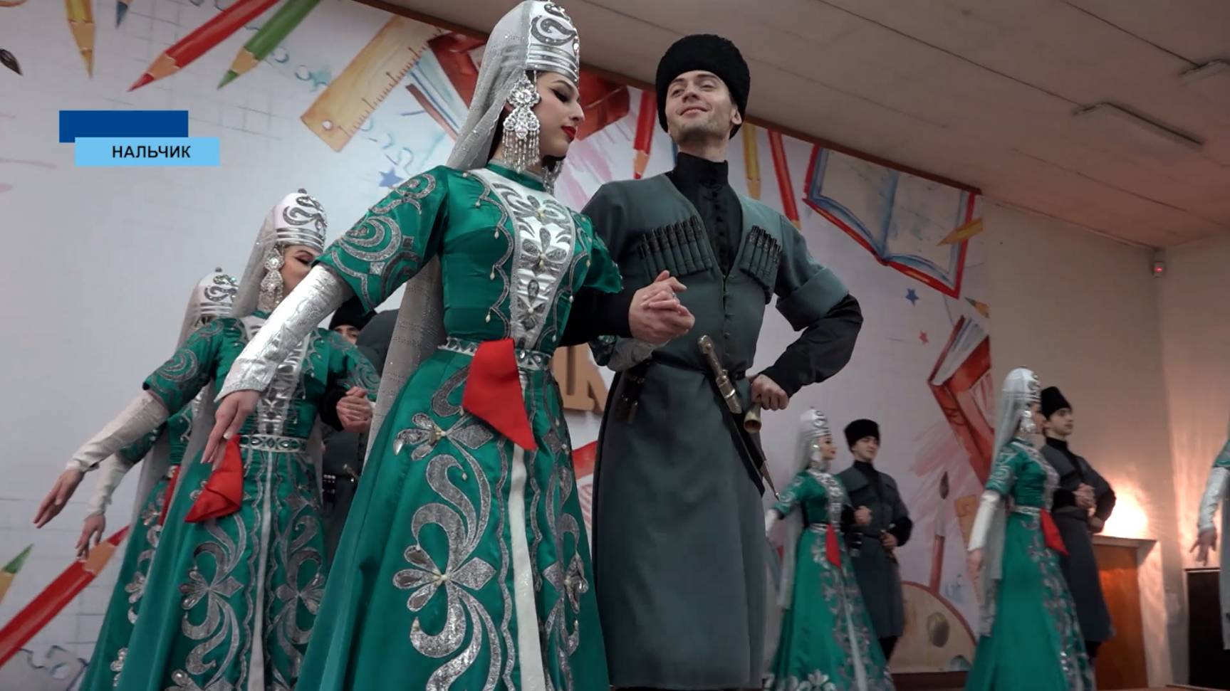 В Нальчике, в шестой школе, старшеклассники наслаждались национальными танцами