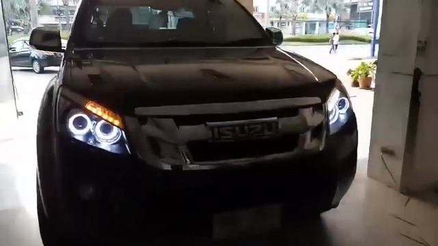 Isuzu D-Max : Projector Hella + Daylight Bar