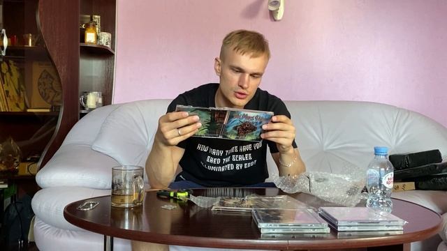 Распаковка посылок с сайта "Мешок". Обсуждение тяжелой музыки: Entombed, Old Man's Child, Deicide..
