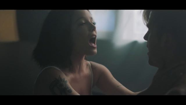 The-Chainsmokers-Closer- ft-Halsey