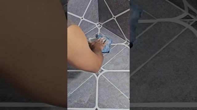 Как установить канализационный сток  обратно на прежнее место.