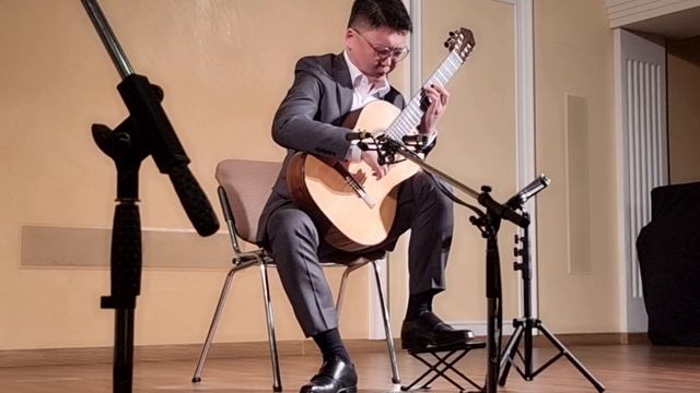 Синье Ли (Xingye Li). 
Классическая гитара