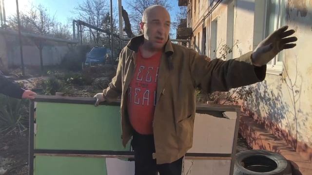В Горловке один из жильцов дома во время рейда по демонтажу замков на дверях препятствовал сотрудник