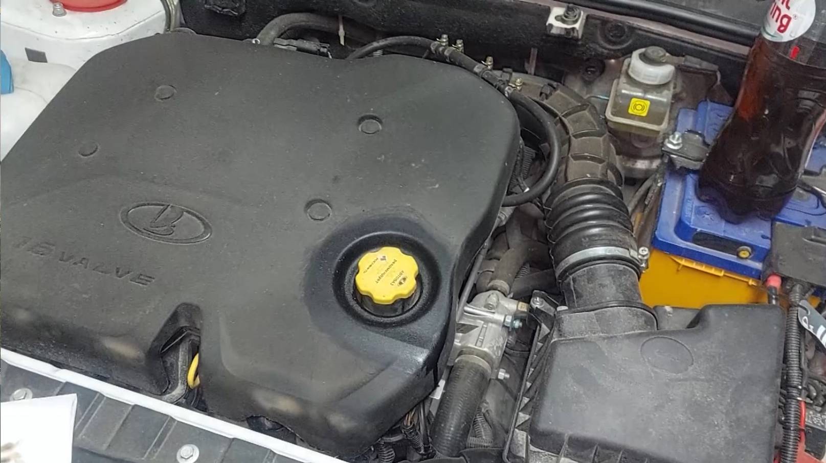 LADA GRANTA CROSS За 2000 км уровень масла снизился до середины
