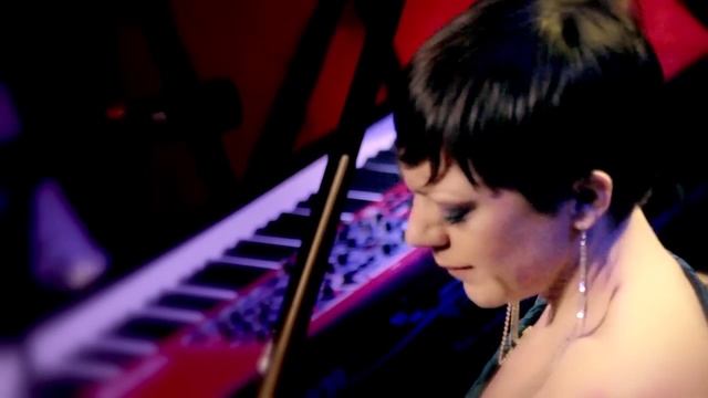 Weak
оригинальный трек
Gretchen Parlato 
Live in NYC
