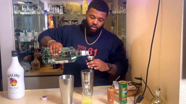 HOW TO MAKE A MOJITO