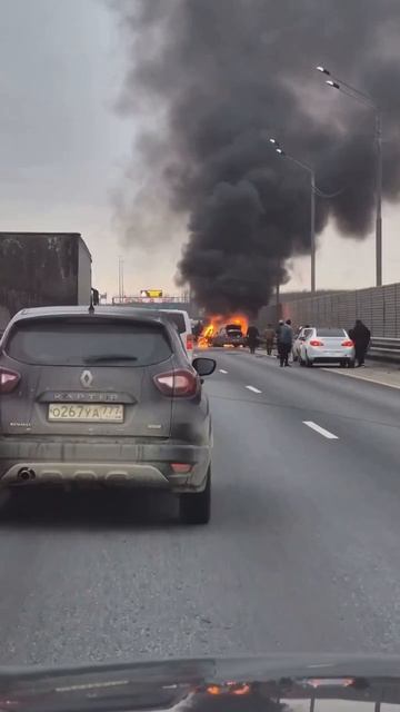 Москва.Двое подростков сгорели заживо в машине после ДТП на Новорижском шоссе.