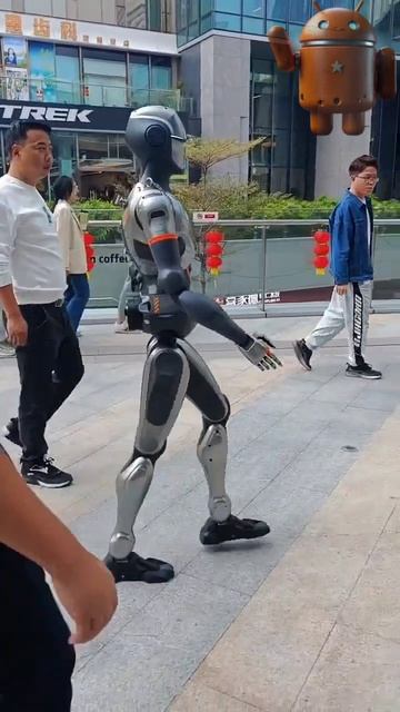 Бытовой робот Zhongqing. Я уже довольно крут. Шаг за шагом этот робот наверняка разовьется до невоо