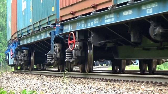 "Съёмка крупным планом!" Электровоз ВЛ10У-896 с контейнерным грузовым поездом