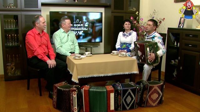 ХОЛИН ЗАЦВЕЛА ПОД ОКНОМИ СИРЕНЬ