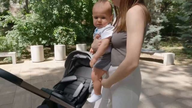 Прогулочная коляска Carrello Ultra видео обзор