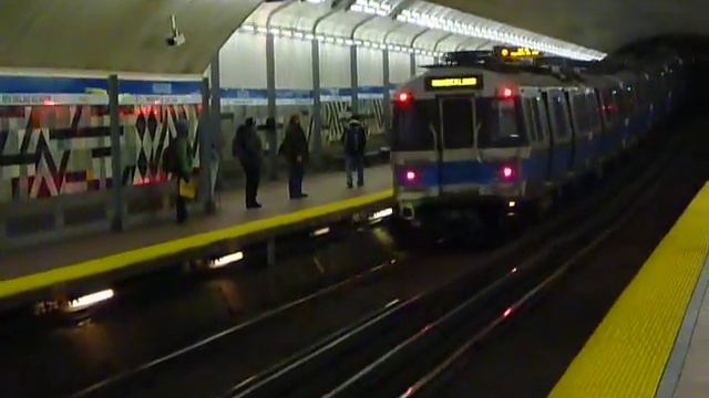 MBTA Blue Line: Wonderland Bound 2007-09 Siemens Train arriving at Aquarium (Feb 26, 2012)
