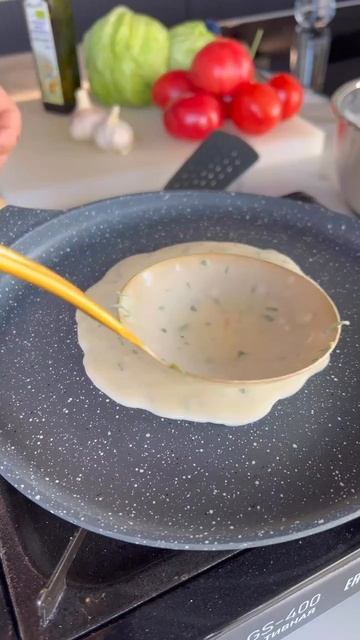 А вы знали что можно приготовить чесночные питы из жидкого теста😍