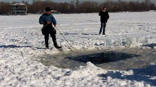 На Оболонській набережній пройшла попереджувальна акція "Увага! Небезпечний ЛІД!"