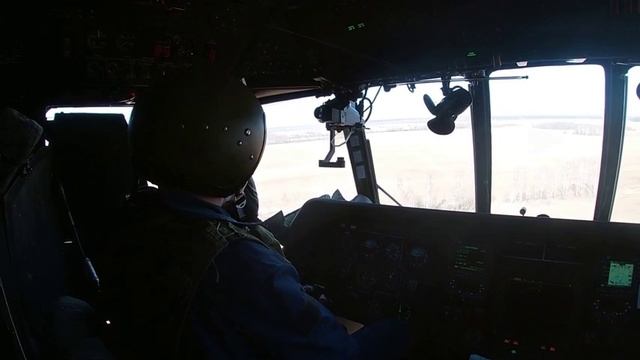 Ударные вертолеты прикрывают колонну снабжения в Черниговской области, март 2022