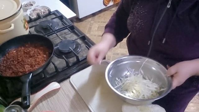 Вкуснейший борщ со свёклой и картофель со свининой.