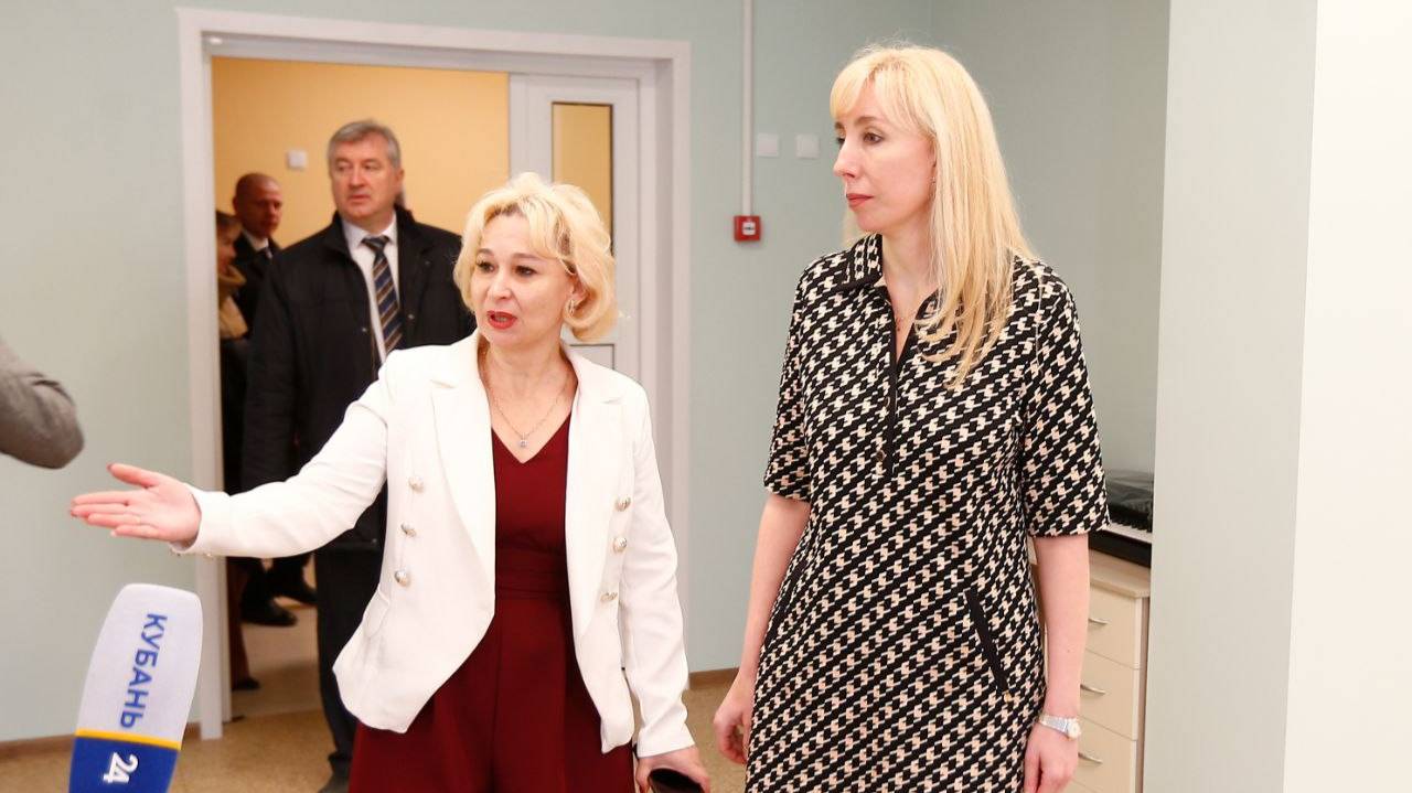 Анна Минькова посетила строящиеся в пригороде Краснодара школу и детский сад