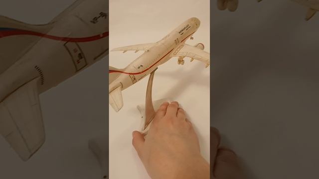 Коллекционная модель французского самолёта Аэрбас А-320 в масштабе 1:125.