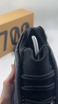 Кроссовки Adidas Yeezy Boost 700 (чёрные)